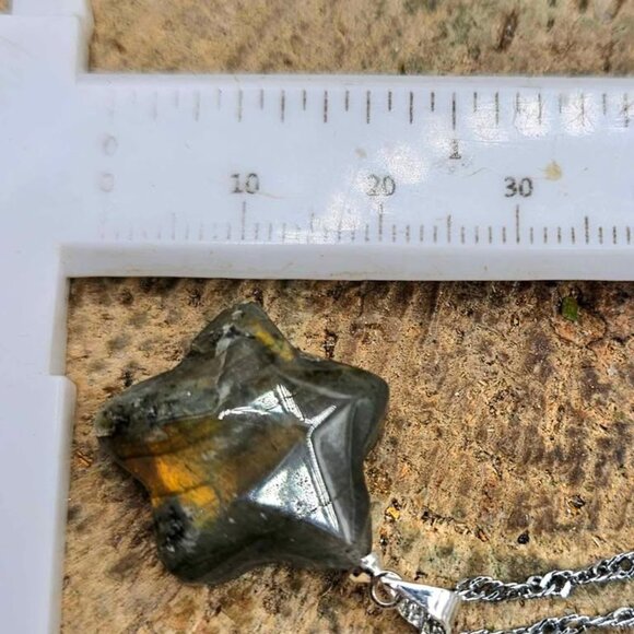 Nature Labradorite Flashy Faceted Star Pendant Necklace - Picture 8 of 9